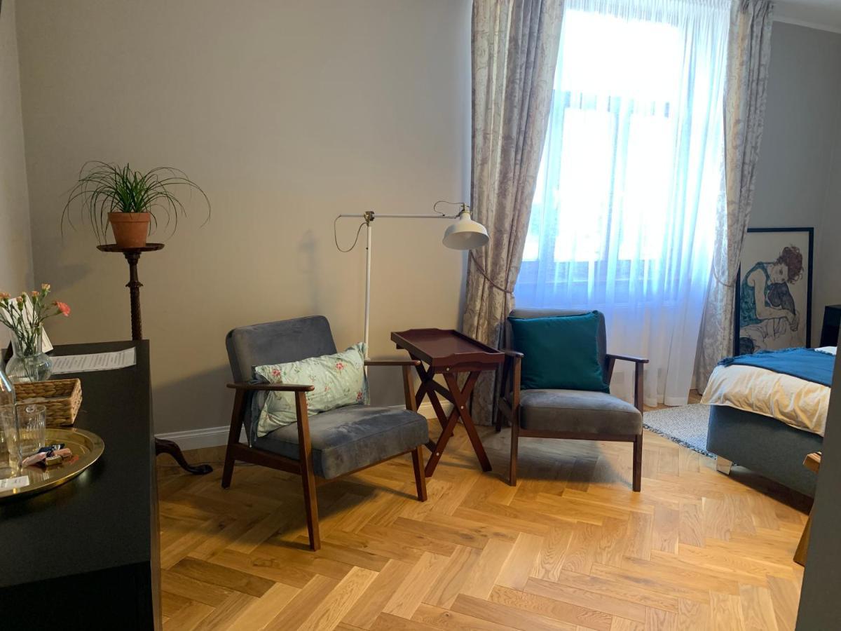 Hotel Emily Ryga Zewnętrze zdjęcie